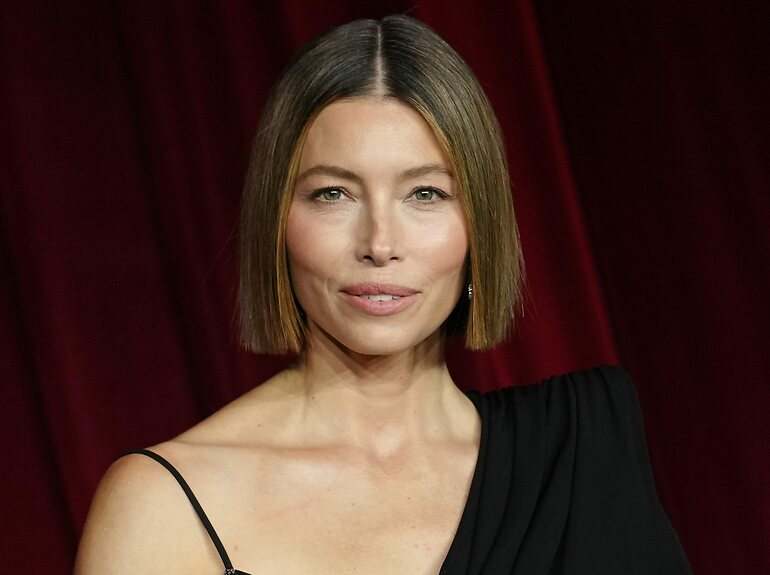Jessica Biel en el desfile de Armani Privé. Fuente: Cordon