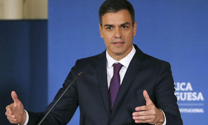 sanchez-pedro-fondo-azul.jpg