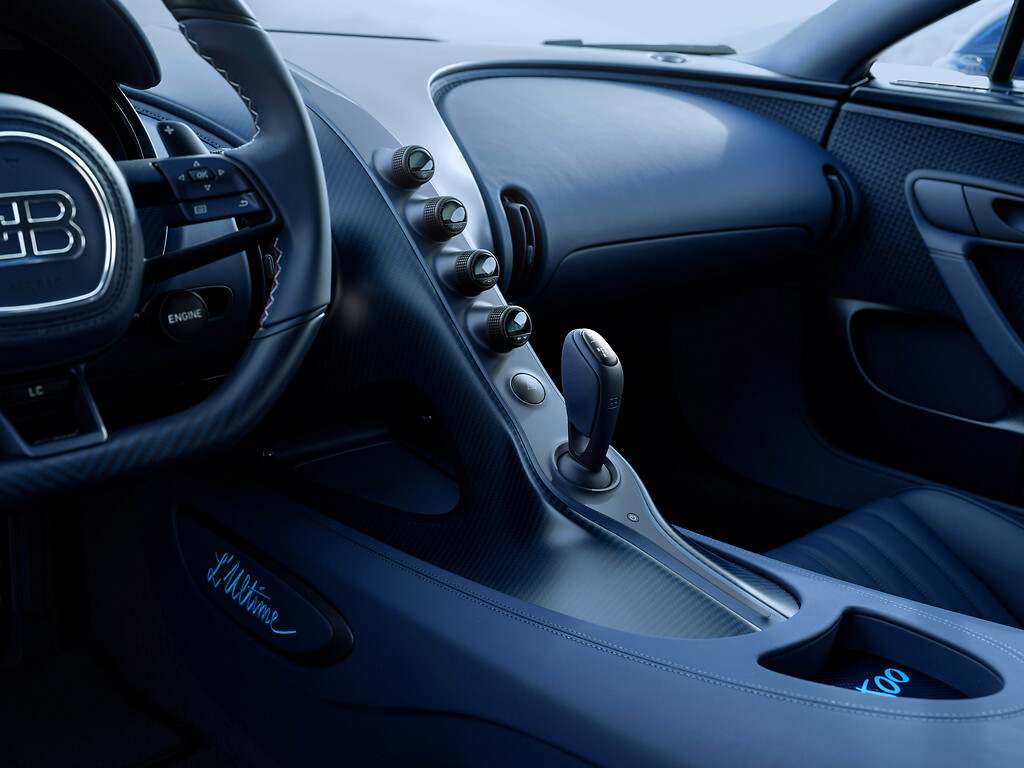 La fibra de carbono es parte esencial del interior del Bugatti Chiron Super Sport L´Ultime.