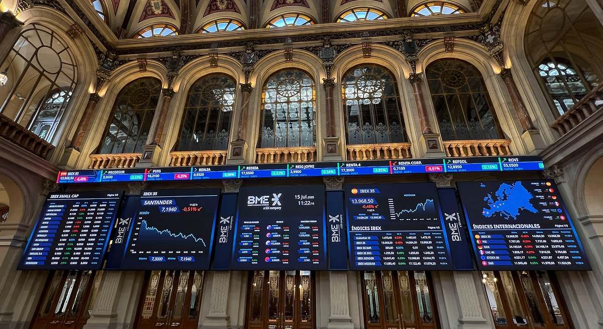 El Ibex 35 bate al Ibex Medium Cap en 17 puntos en 2025, la mayor ventaja desde 2007