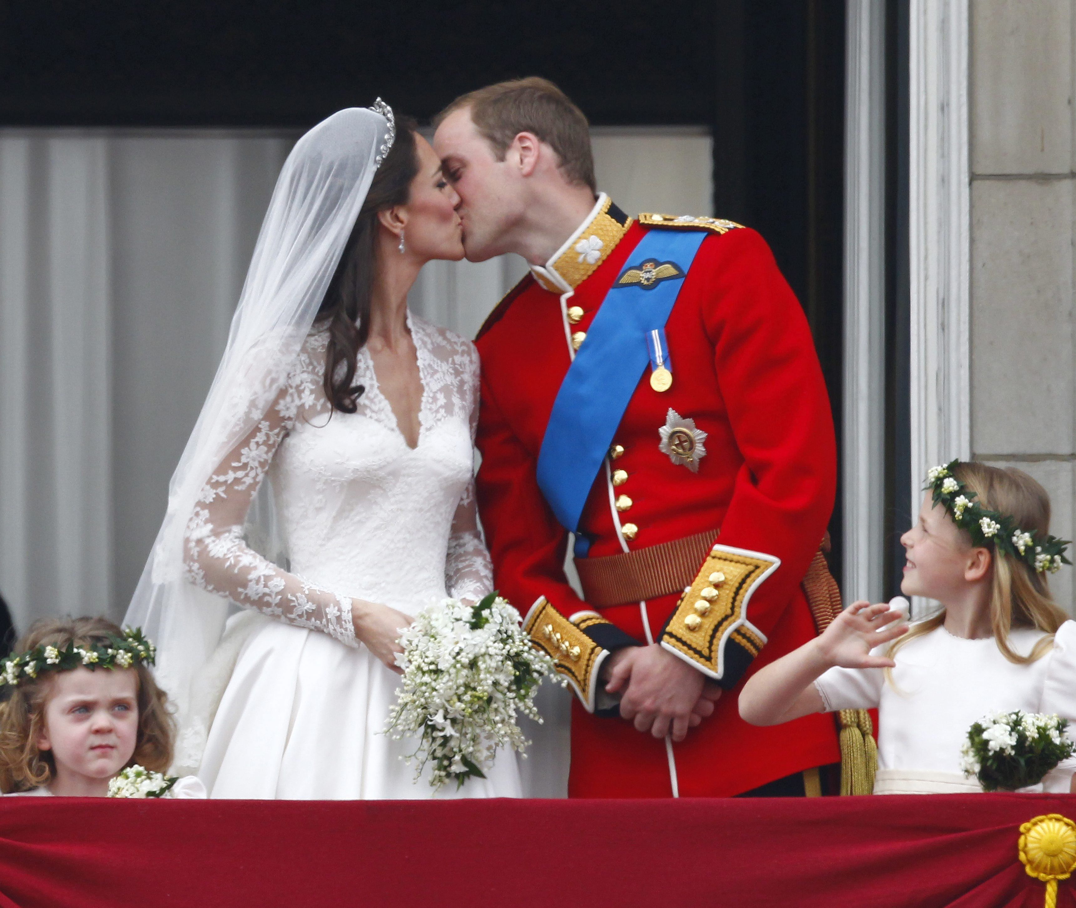 El beso de recién casados