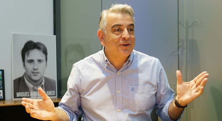 Javier de Andrés.