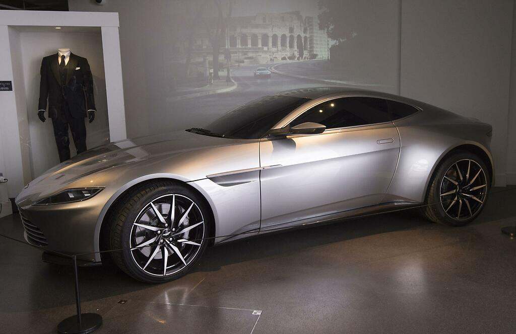 Aston Martin DB10