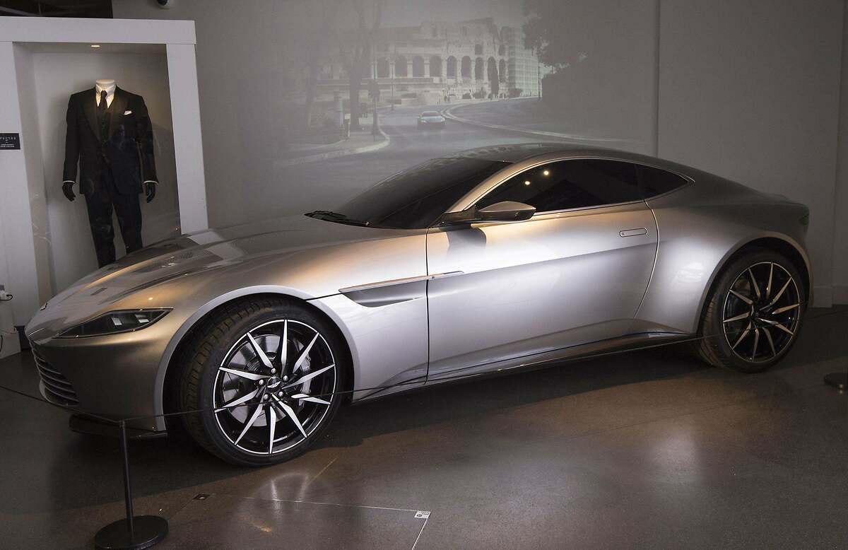 Aston Martin DB10