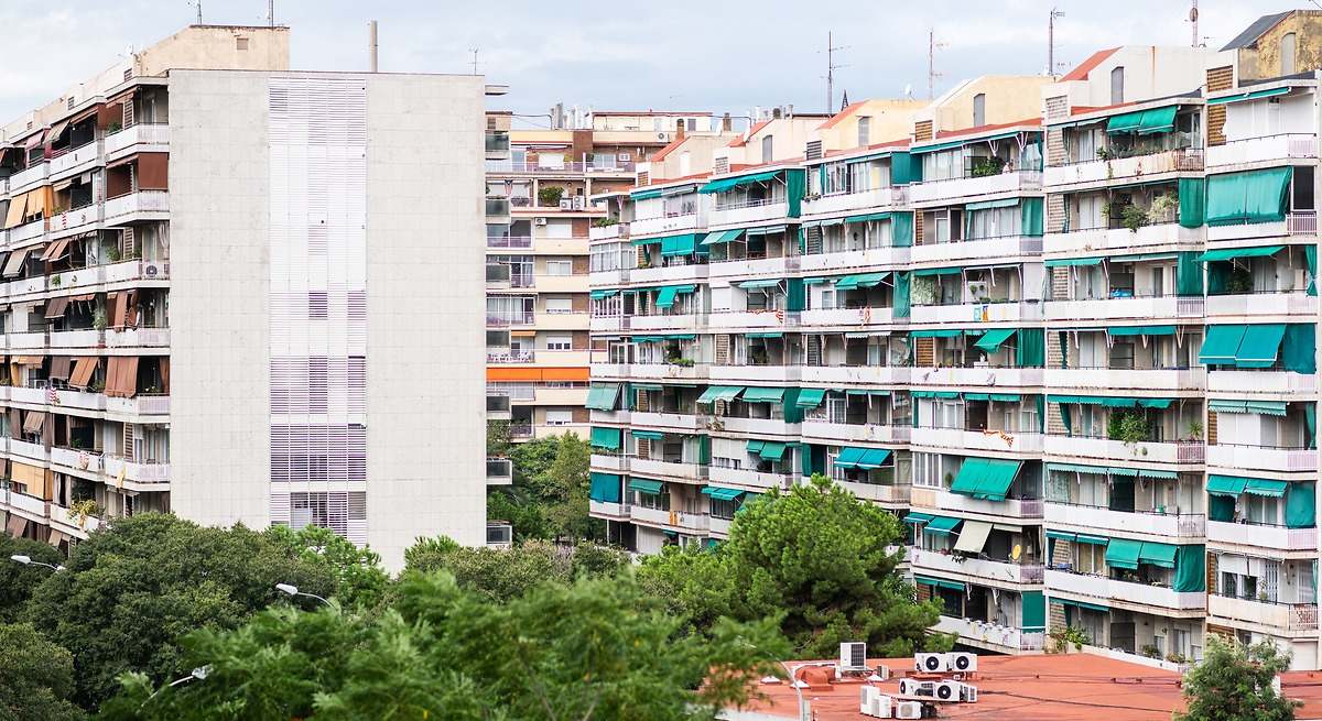 Se insta a los hogares españoles a cerrar cortinas y persianas a partir de esta hora: los avisos se reparten por todo el país