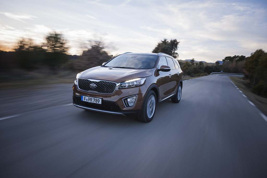 Kia Sorento. Diésel, etiqueta C / Híbrido enchufable, etiqueta CERO