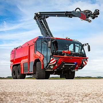 Uno de los 22 vehículos de extinción de Rosenbauer que AENA encargó en 2022 para sus aeropuertos