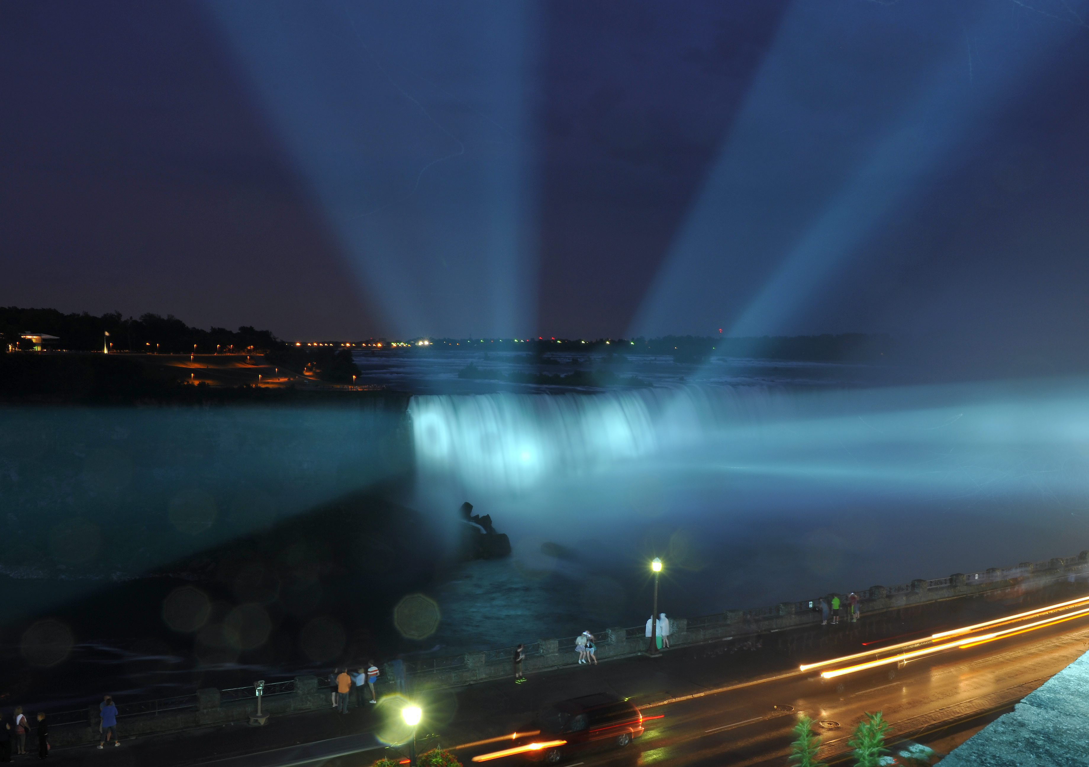 Las catarátas del Niágara iluminadas