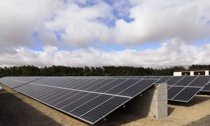 EuropaPress_3472314_aeropuerto_fuerteventura_puesto_marcha_primera_plantas_solares.jpg