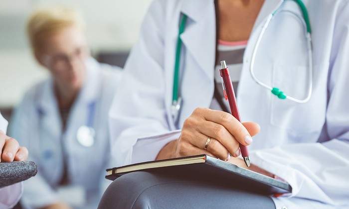 medico-libreta-istock.jpg