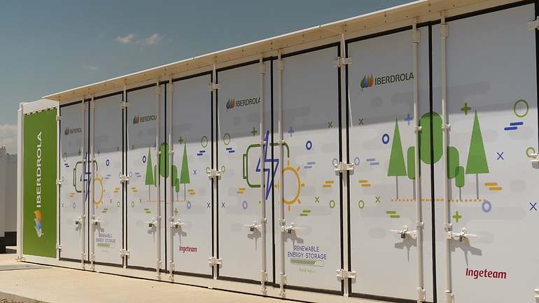 Baterías de almacenamiento de energía del parque eólico.