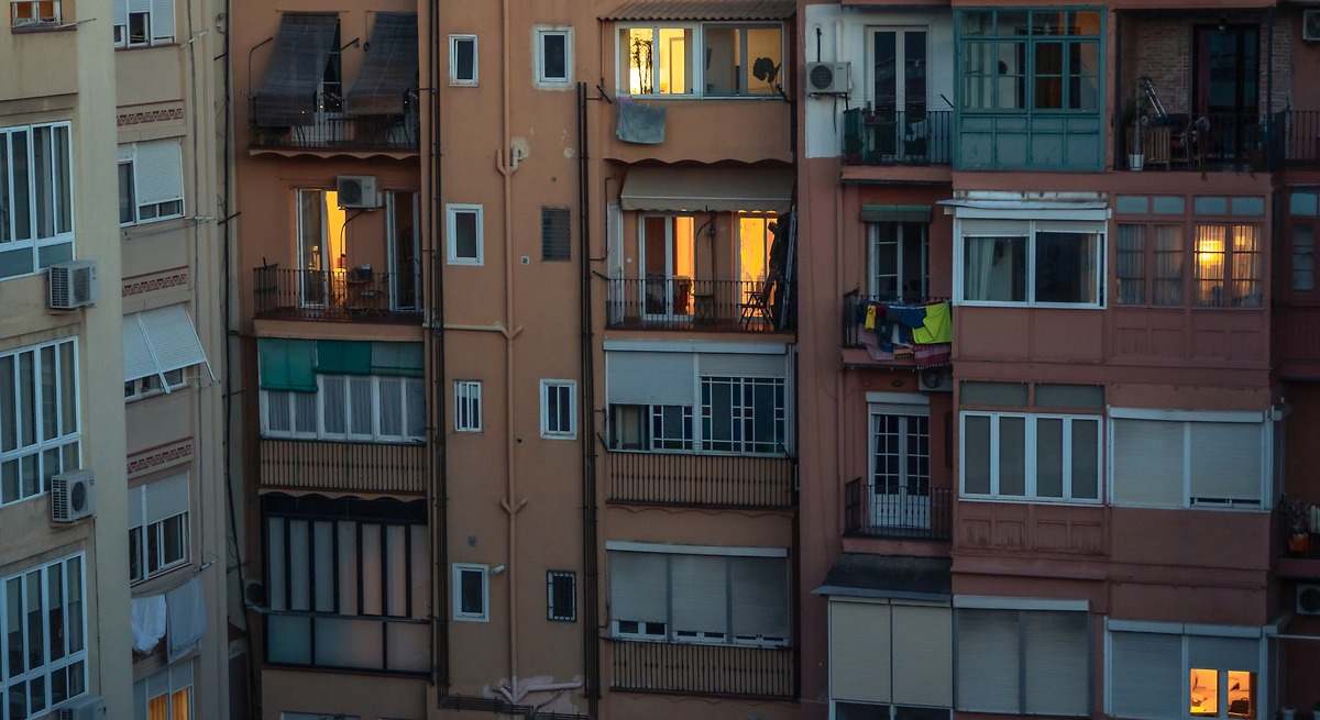 Se insta a los hogares españoles a cerrar cortinas y persianas a partir de esta hora: los expertos piden precaución en estas zonas