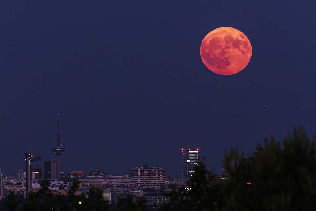 Madrid no perdió su cita con la luna