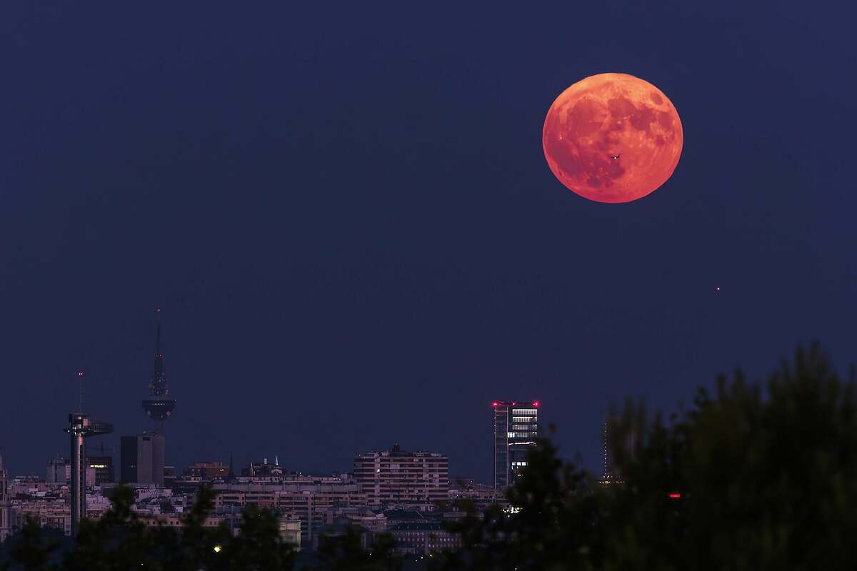 Madrid no perdió su cita con la luna