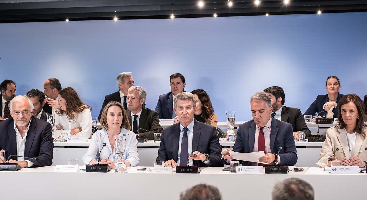 El PP propone quitar ayudas económicas a inmigrantes ilegales que solo estén empadronados