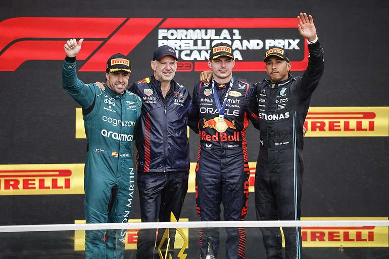 Alonso, Newey, Verstappen y Hamilton en el podio del GP de Canadá 2023 