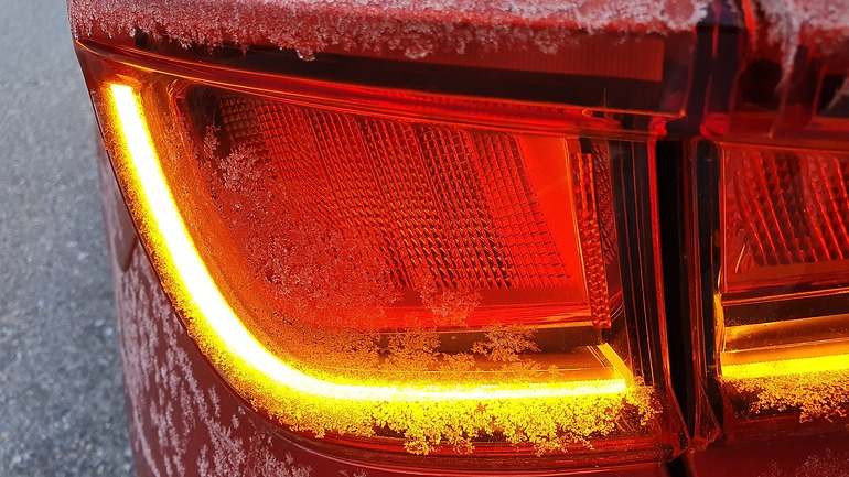 Una batería en perfecto estado y bien cargada, fundamental para el resto de sistemas del coche.