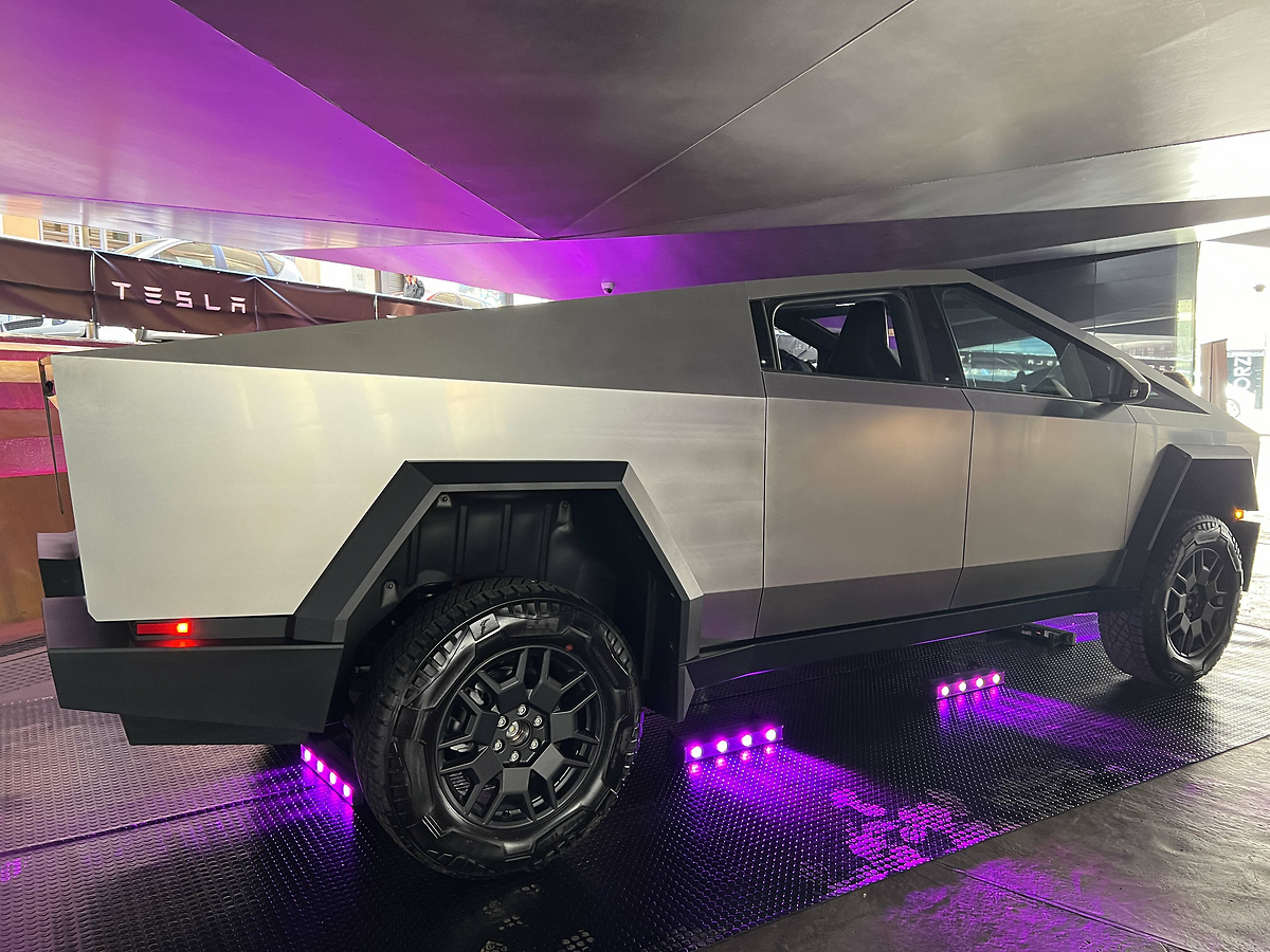 Costado del Cybertruck de Tesla