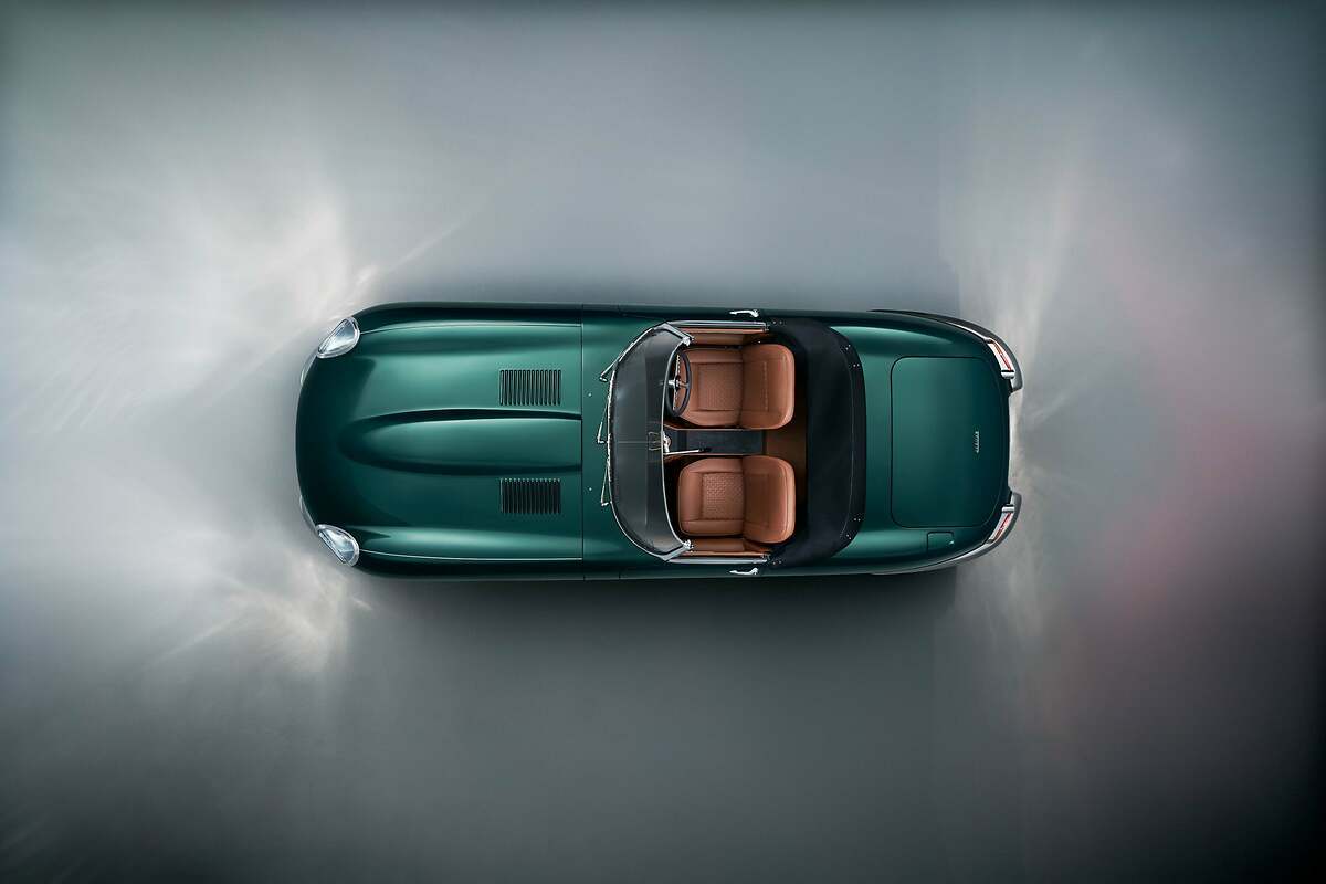 Jaguar Classic E-Type conmemorativo. Cada uno de los modelos incluye referencias a momentos clave de la historia del E-Type