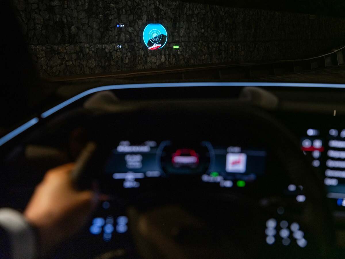 Audi Q6 e-tron. para los tiempos de espera mientras el SUV recarga batería, podemos elegir diferentes juegos que se proyectarán en el parabrisas del coche.