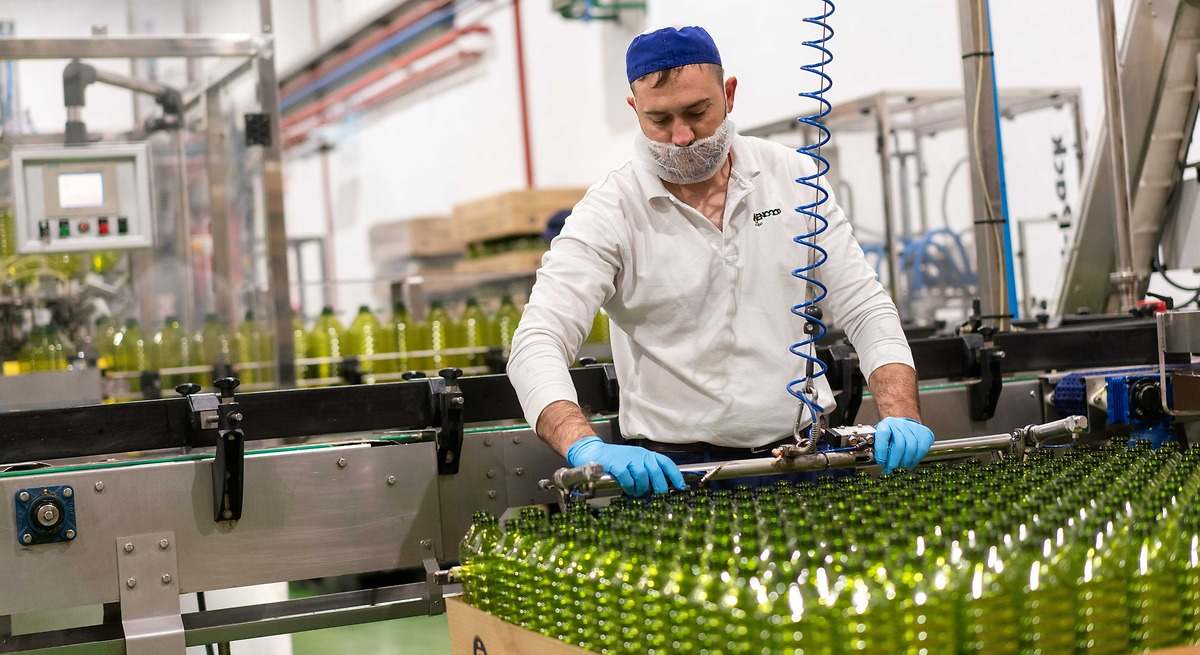 Las ventas de aceite español envasado en origen superan ya a las de granel en Estados Unidos