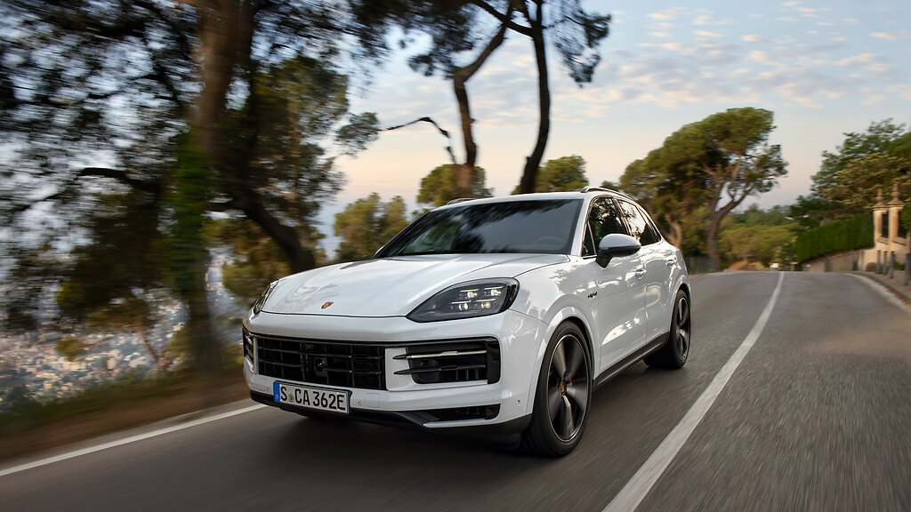 Porsche Cayenne. Gasolina, etiqueta C / Híbrido enchufable (E-Hybrid), etiqueta CERO
