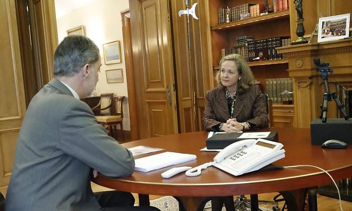 rey-ministra-economia.jpg