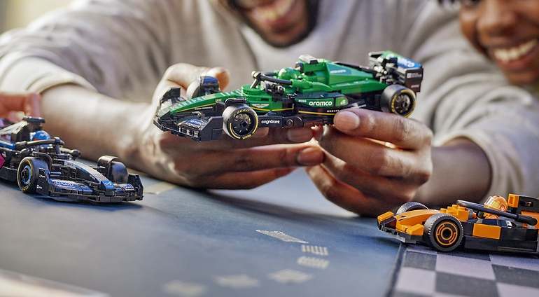El Aston Martin F1 de Fernando Alonso con ladrillos de Lego