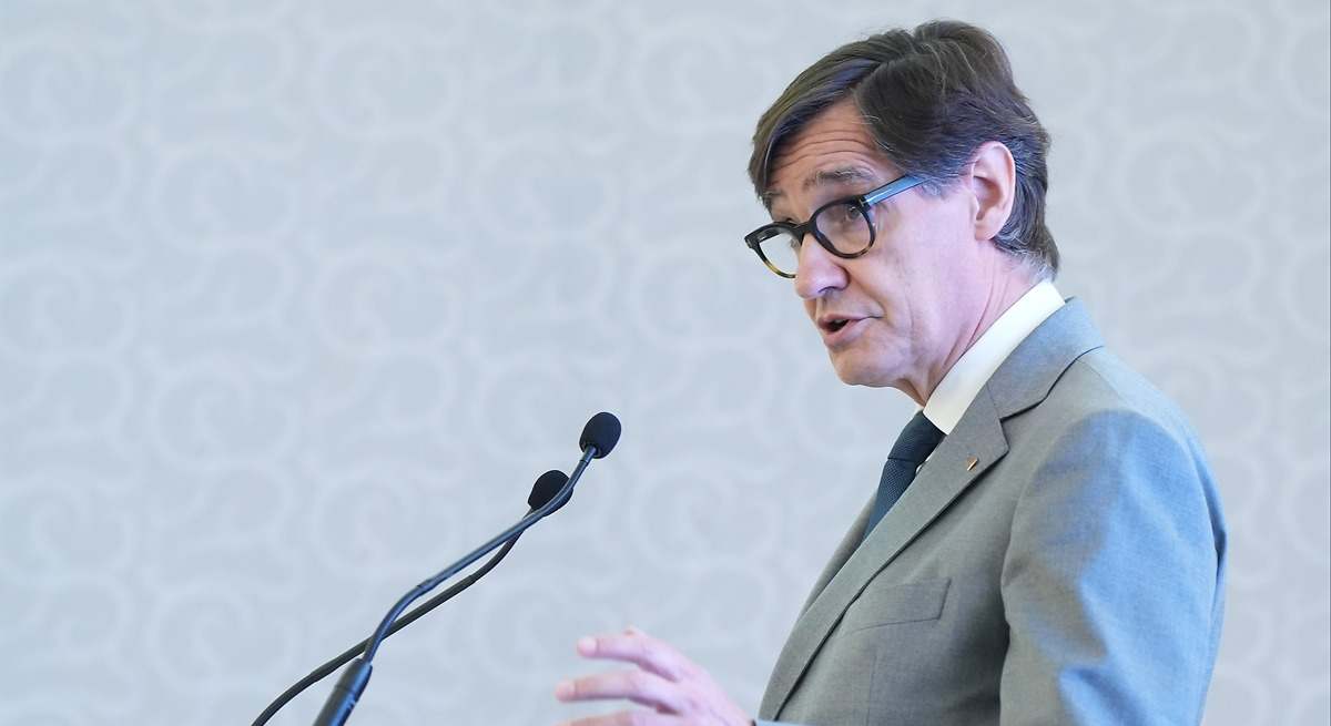 Illa se reúne con Puigdemont para desbloquear los Presupuestos y la reducción de jornada