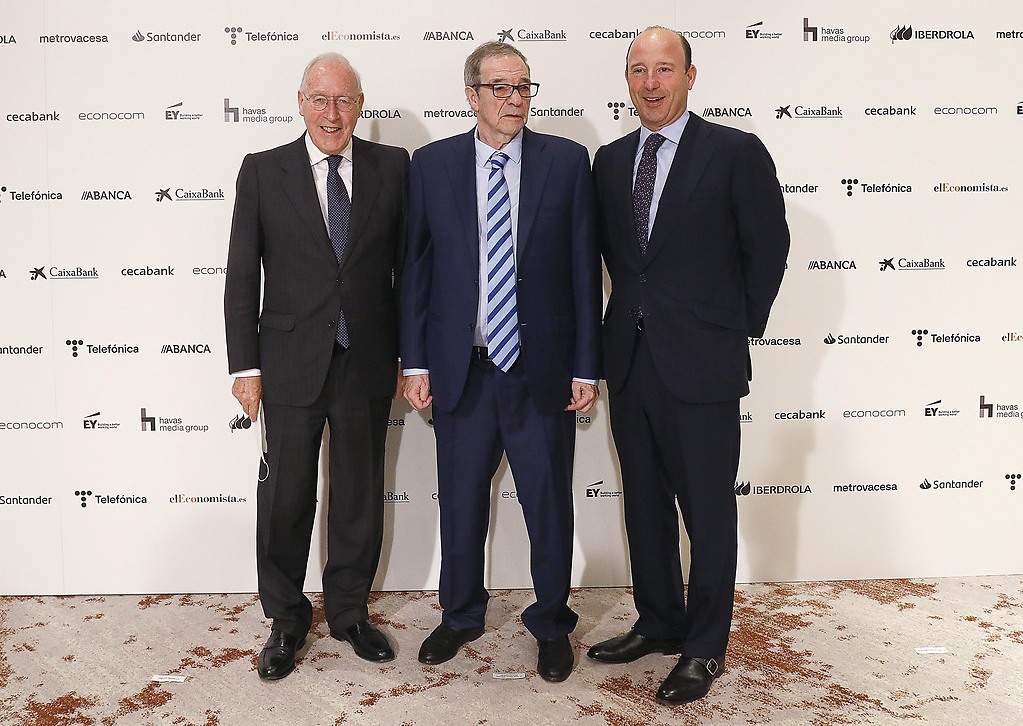 Manuel Pizarro, expresidente de Endesa, César Alierta, expresidente de Telefónica y Juan Manuel Cendoya Méndez de Vigo, vicepresidente de Banco Santander
