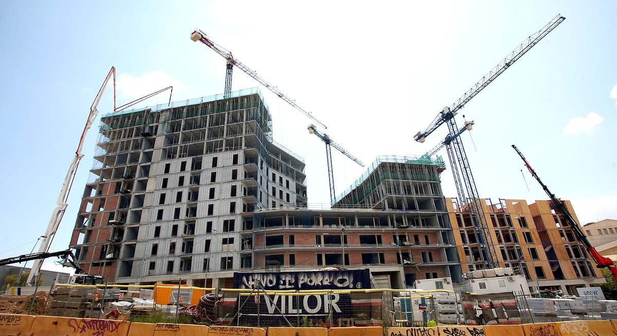 Más crecimiento y más vivienda en 2025: el pronóstico del consumo de cemento en España