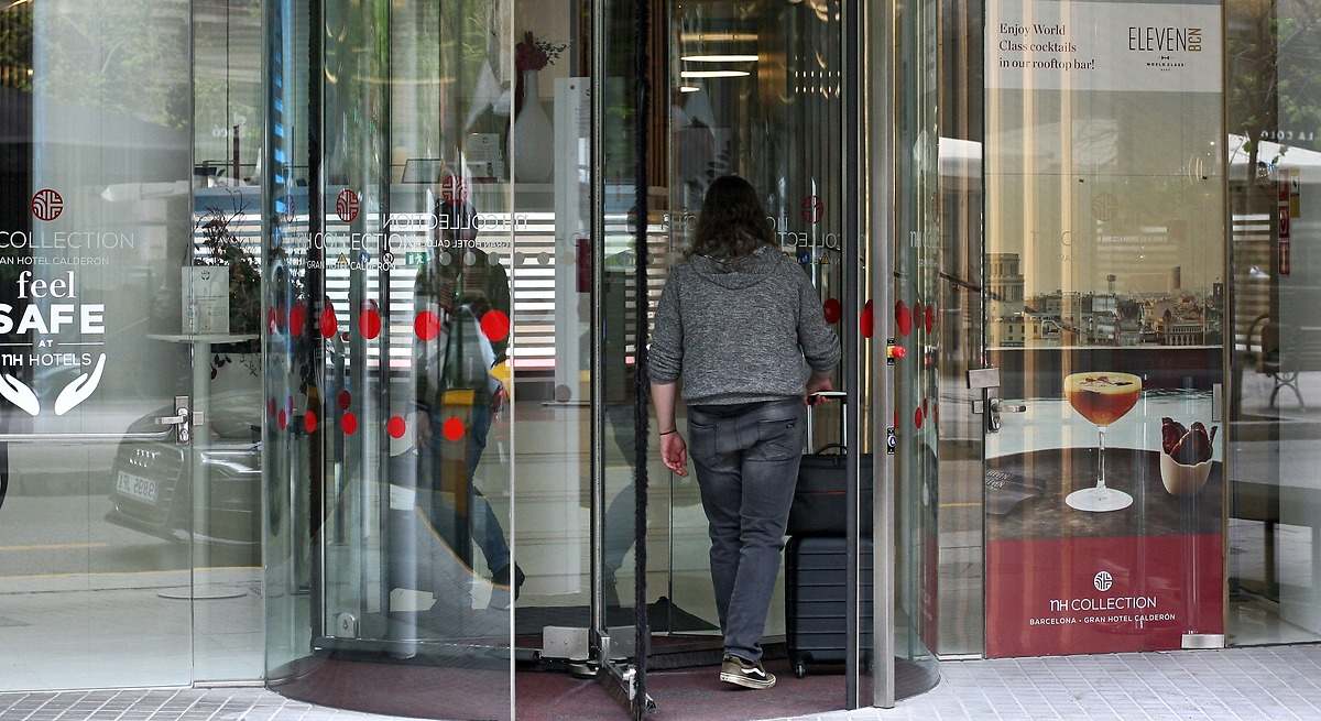 Menos turistas, pero con más gasto: Los hoteles de Barcelona aumentan los precios pero reducen la ocupación en lo que va de año