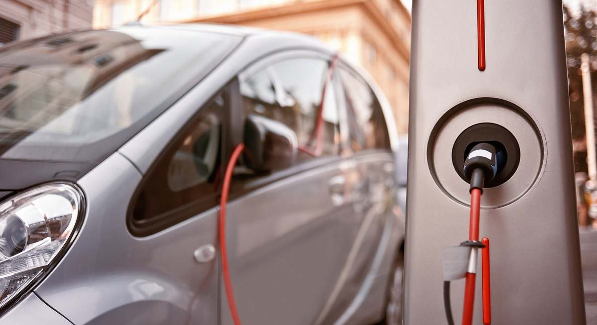 La deducción por coche eléctrico solo podrá aplicarla un miembro del matrimonio aunque se compre en gananciales