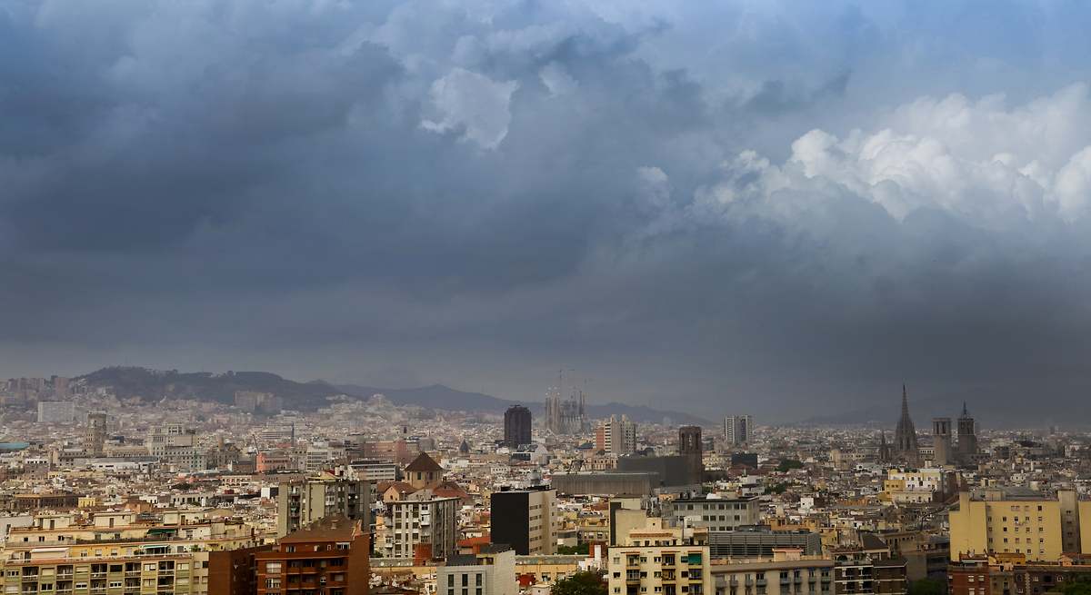 La AEMET activa la alerta roja en España por lluvias y granizo: a partir de esta hora, riesgo extremo y precipitaciones de hasta 120 mm en estas zonas