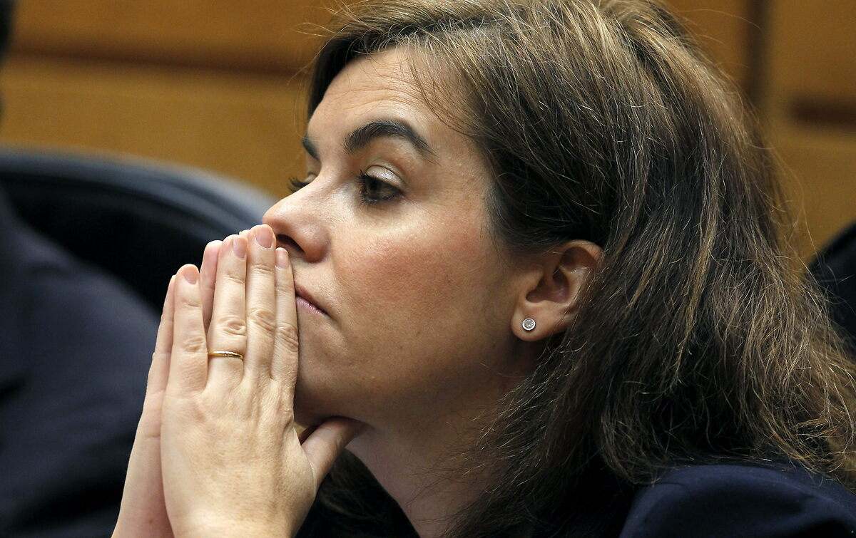 Sáenz de Santamaría muy atenta