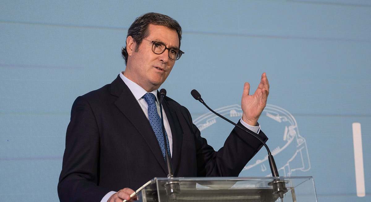 CEOE baraja quitar los complementos salariales durante las bajas