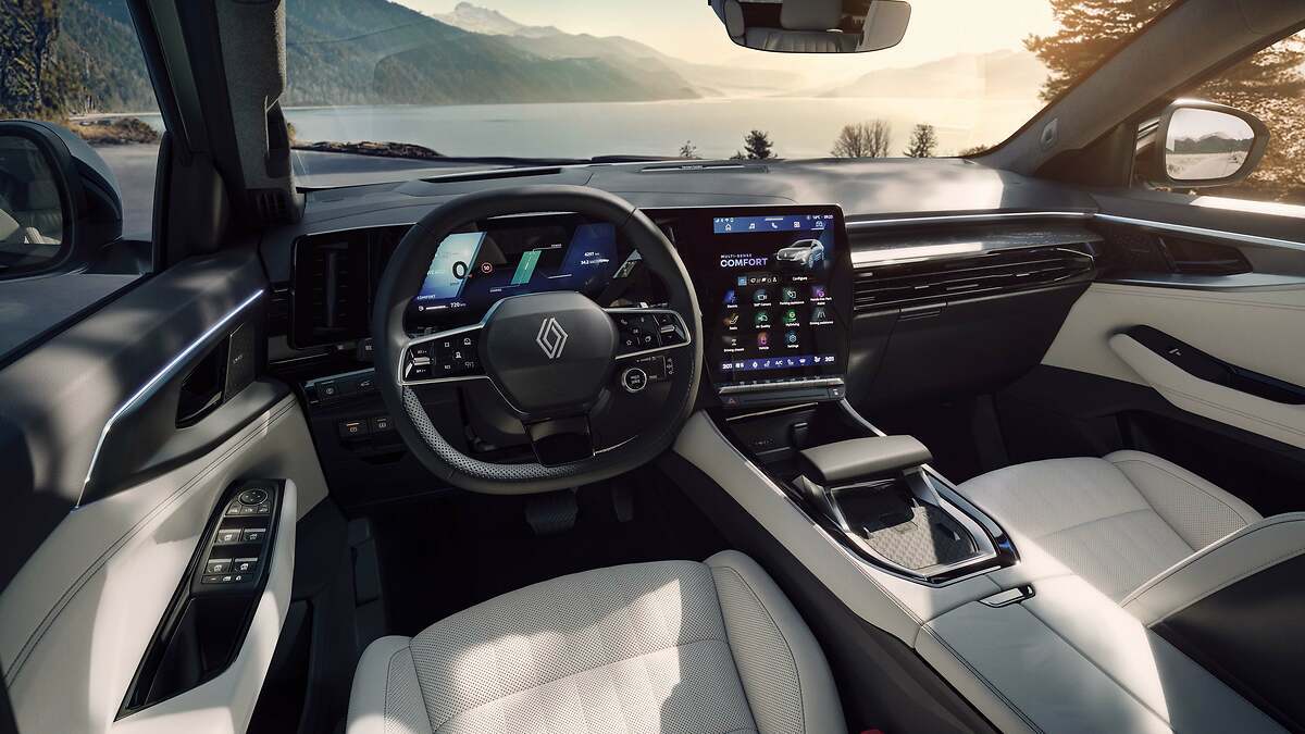 Renault Espace 2025. Doble pantalla openR de 24 pulgadas que se puede asociar opcionalmente con un head-up display de 9,3 pulgadas.