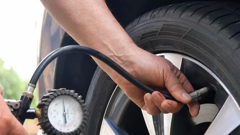 Control de presión de los neumáticos de un coche