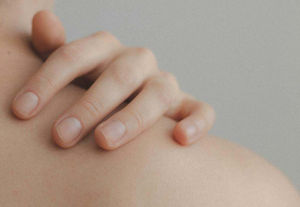 Esto es lo que significa tener rayas en las uñas y sus causas principales: "Da una idea general de la salud de una persona"