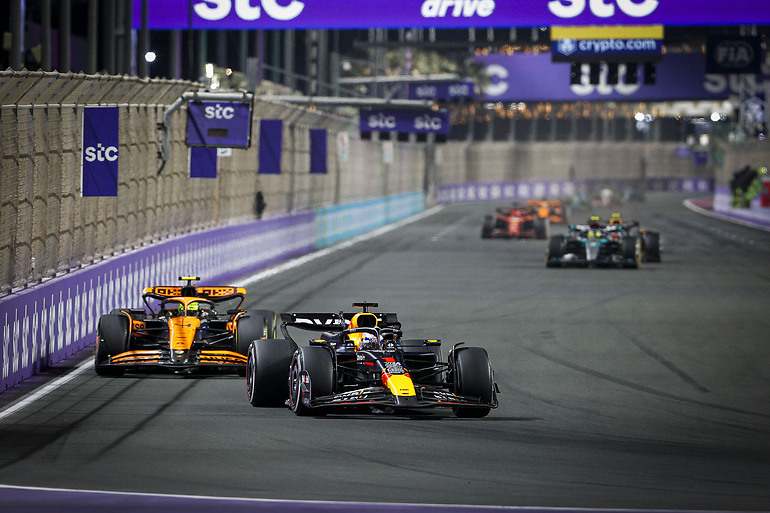 Max Verstappen y Lando Norris en el GP de Arabia Saudí 2024
