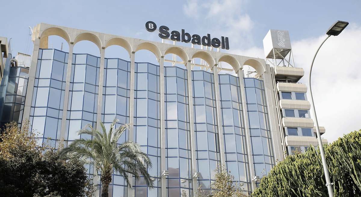Zurich adquiere un 3% de Banco Sabadell en plena opa de BBVA
