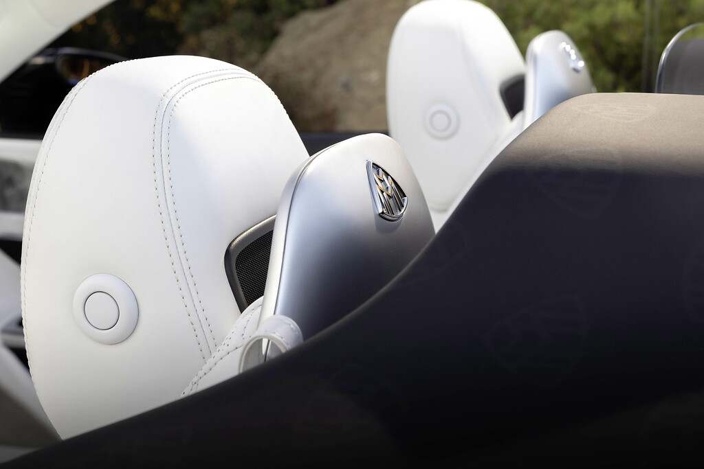 Mercedes Maybach SL 680 Monogram Series. Detrás de los asientos, una doble toma de aire de diseño aerodinámico.