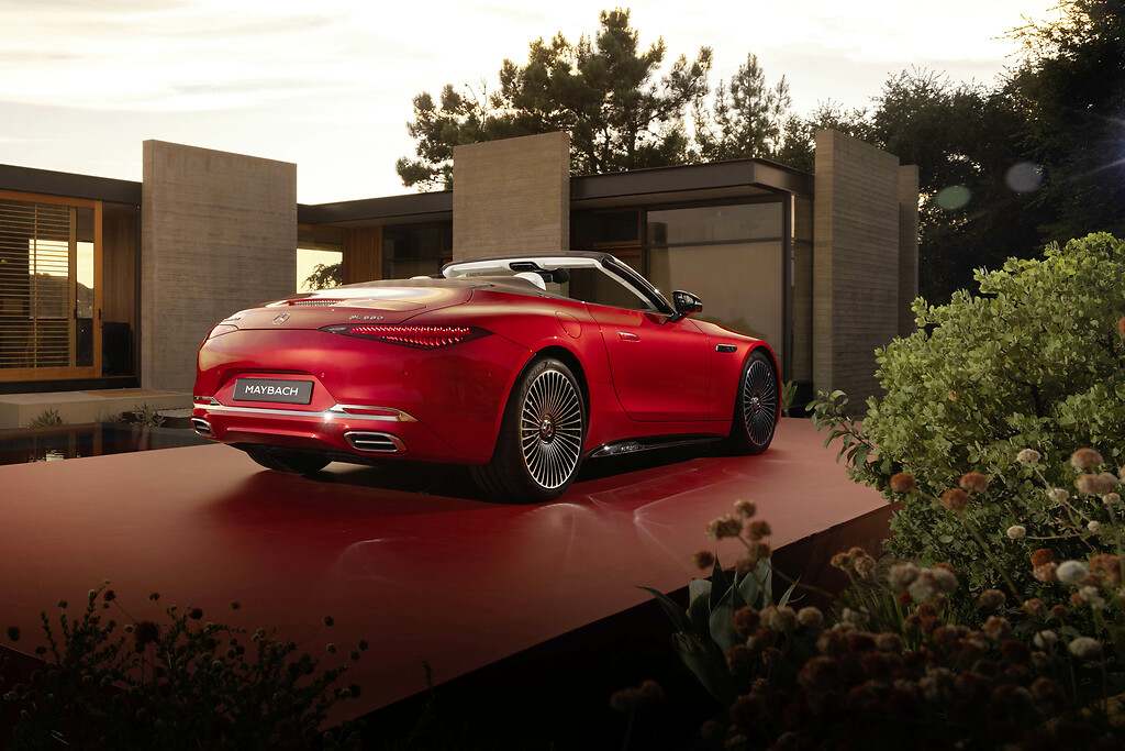 Mercedes Maybach SL 680 Monogram Series. La zaga se caracteriza por unos pilotos traseros con el emblema Maybach.