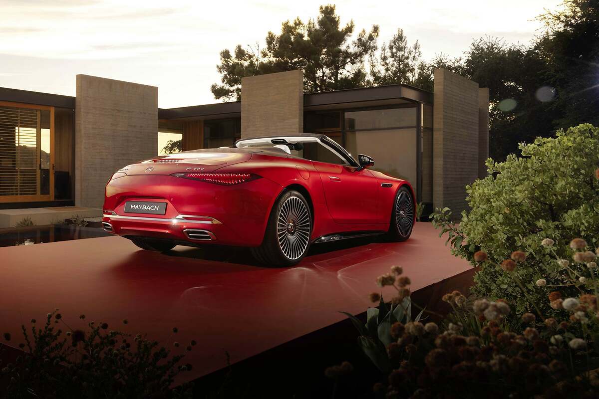 Mercedes Maybach SL 680 Monogram Series. La zaga se caracteriza por unos pilotos traseros con el emblema Maybach.