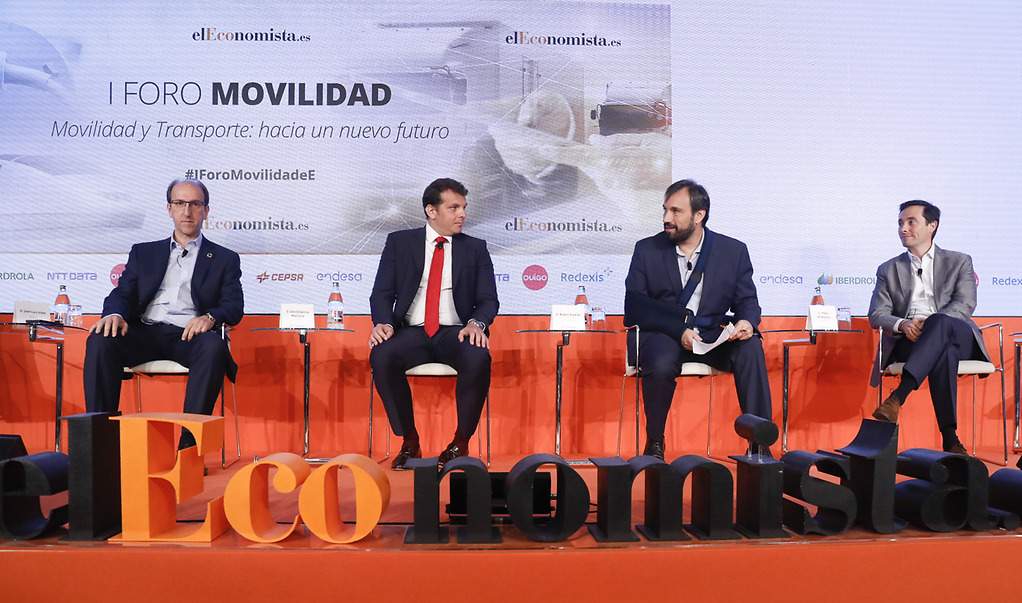 Mesa de debate Movilidad sostenible. Combustibles alternativos moderada por D. Rubén Esteller, subdirector de elEconomista.