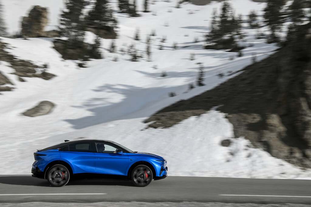 Alpine A390