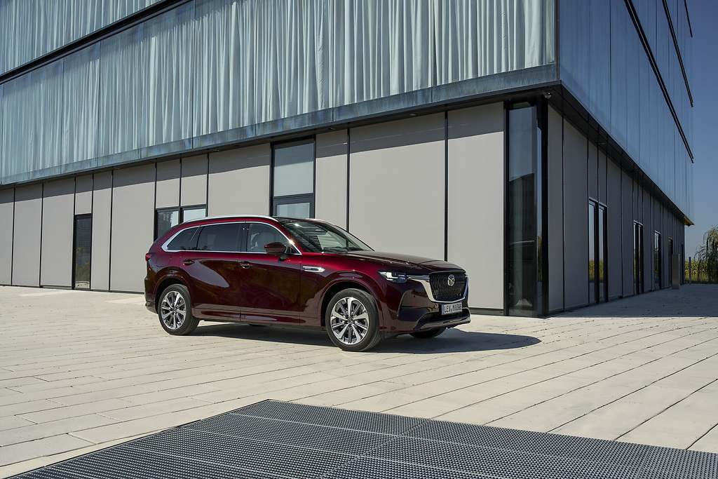Un SUV perfecto como coche de empresa y para viajar con la familia: conducimos el nuevo Mazda CX-80, con hasta 7 plazas