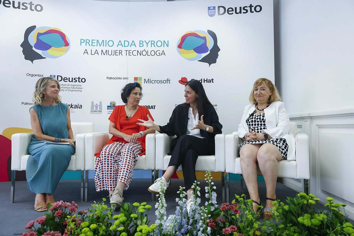 Deusto entrega el Premio Ada Byron