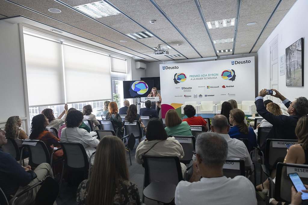 Deusto entrega el Premio Ada Byron