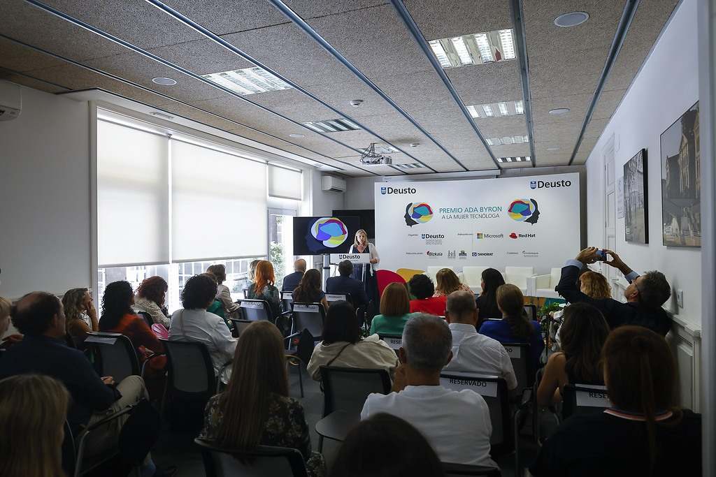 Deusto entrega el Premio Ada Byron